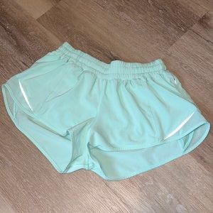 Lululemon hotty hot shirt size 8 2.5” inseam